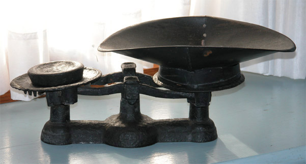 Elizabeth Jacob Abbott's Scale Balance, Side View